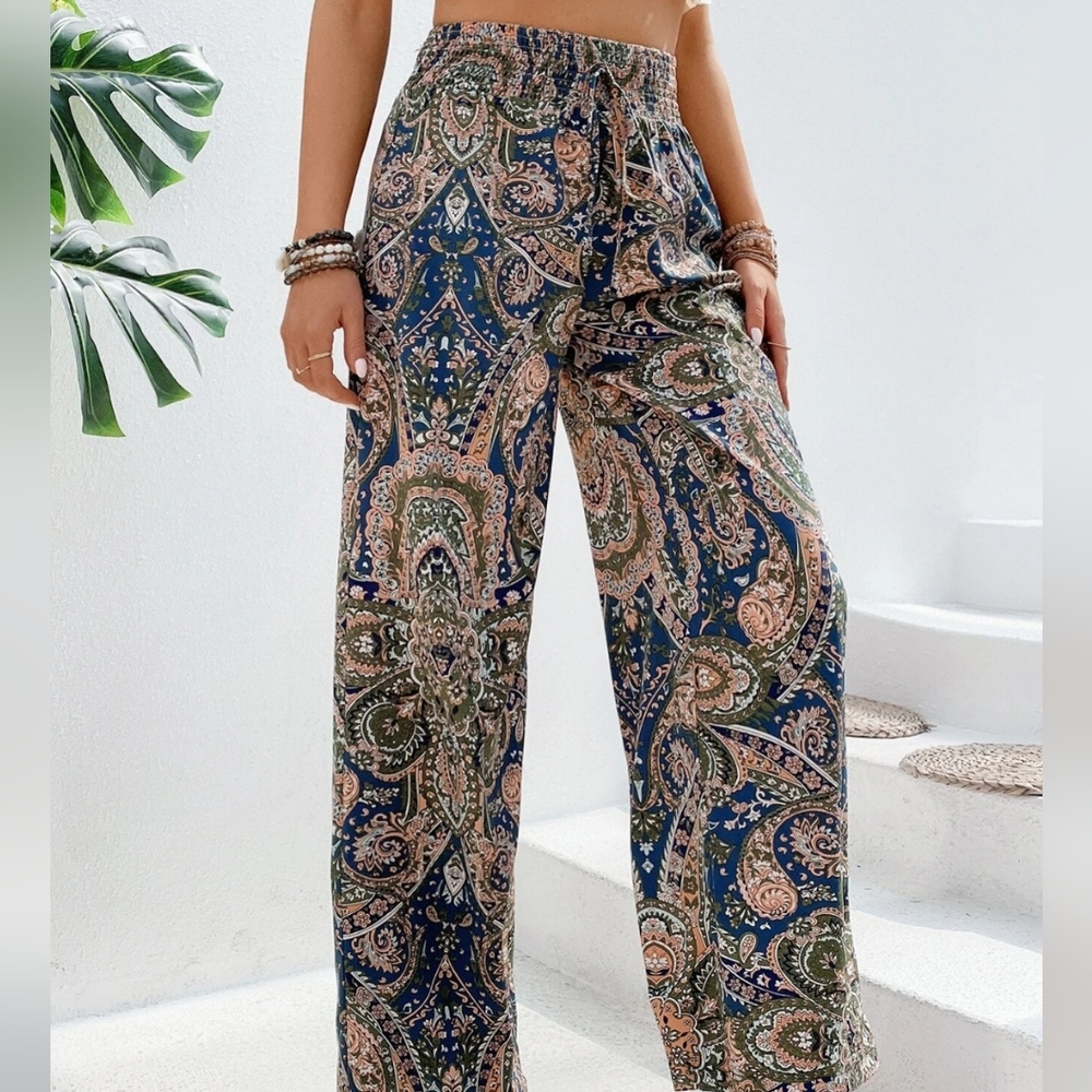 Eye-Catching Printed Wide-Leg Pants - Picture 3 of 13